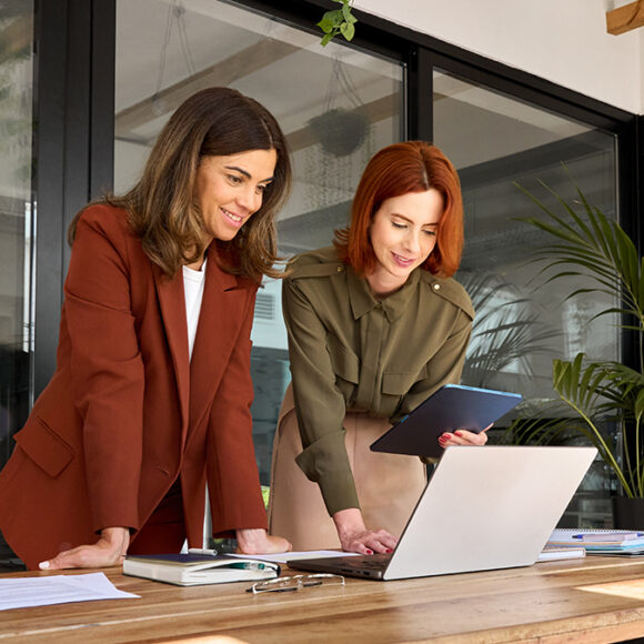 Breaking Barriers: The Rise of Women Leaders in the Modern Workplace